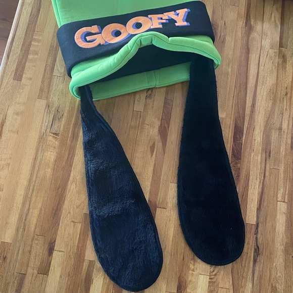 Walt Disney World Disney Parks One Size Fits All Foam Green Goofy Hat w Long Flo - Picture 6 of 6